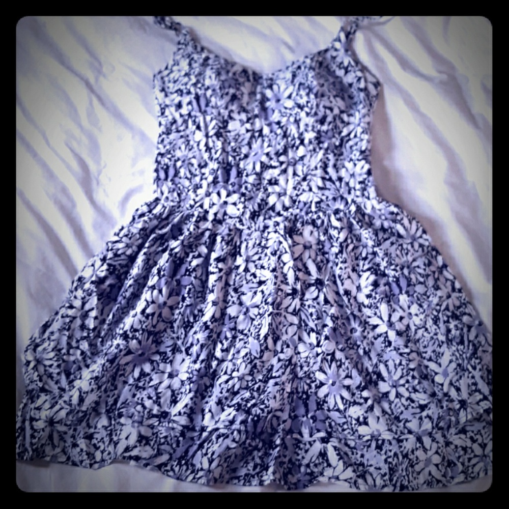 Very cute flattering summer dress
